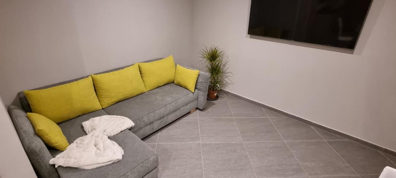 Hos-Cegledi Vendeghaz Miskolc -Oenallo Otthon, Mely Csak Az Oenoeke Exteriör bild